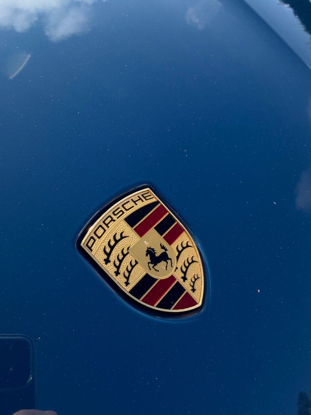 Porsche crest