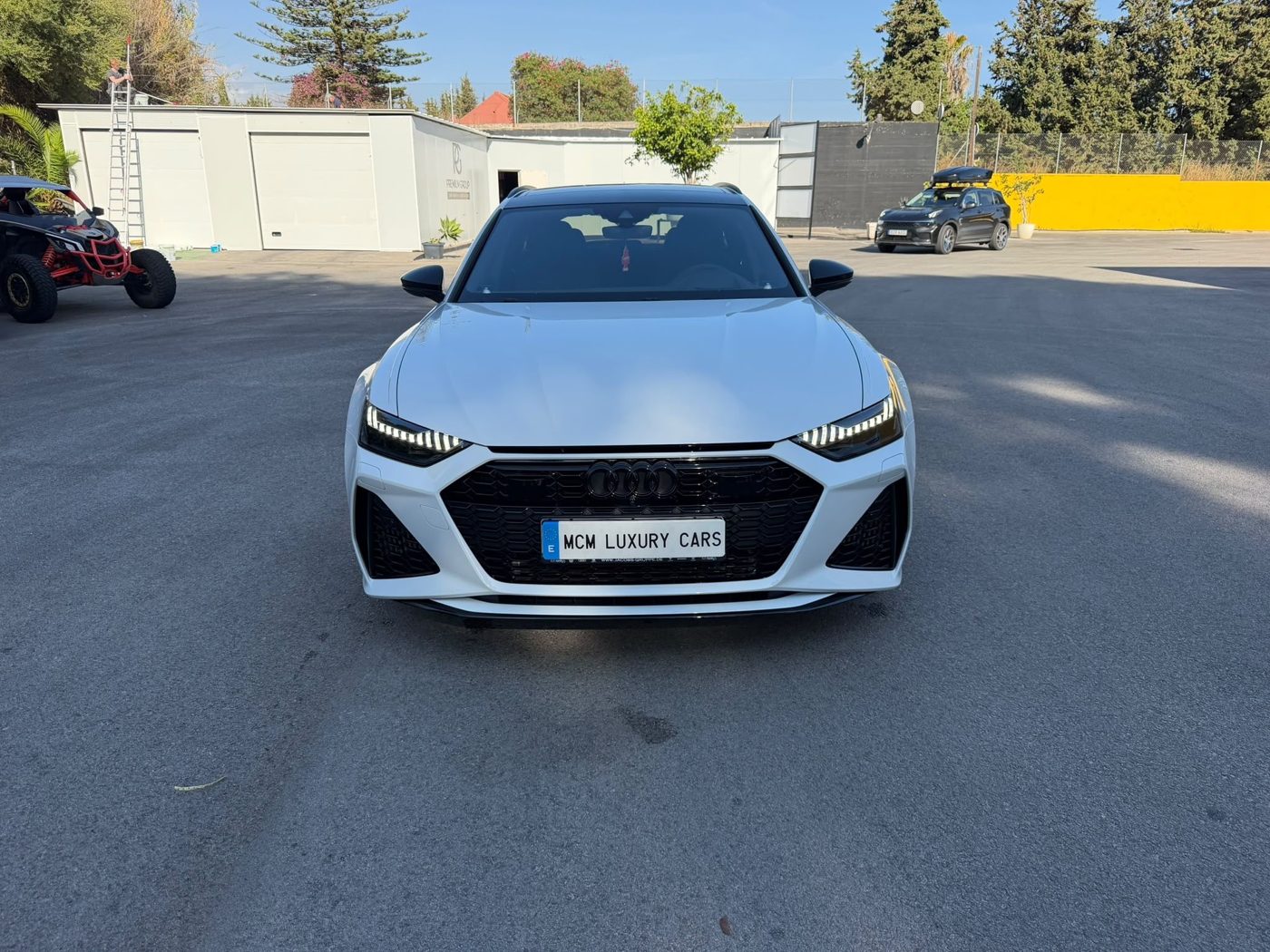 White Audi RS 6 front with MCM plate
