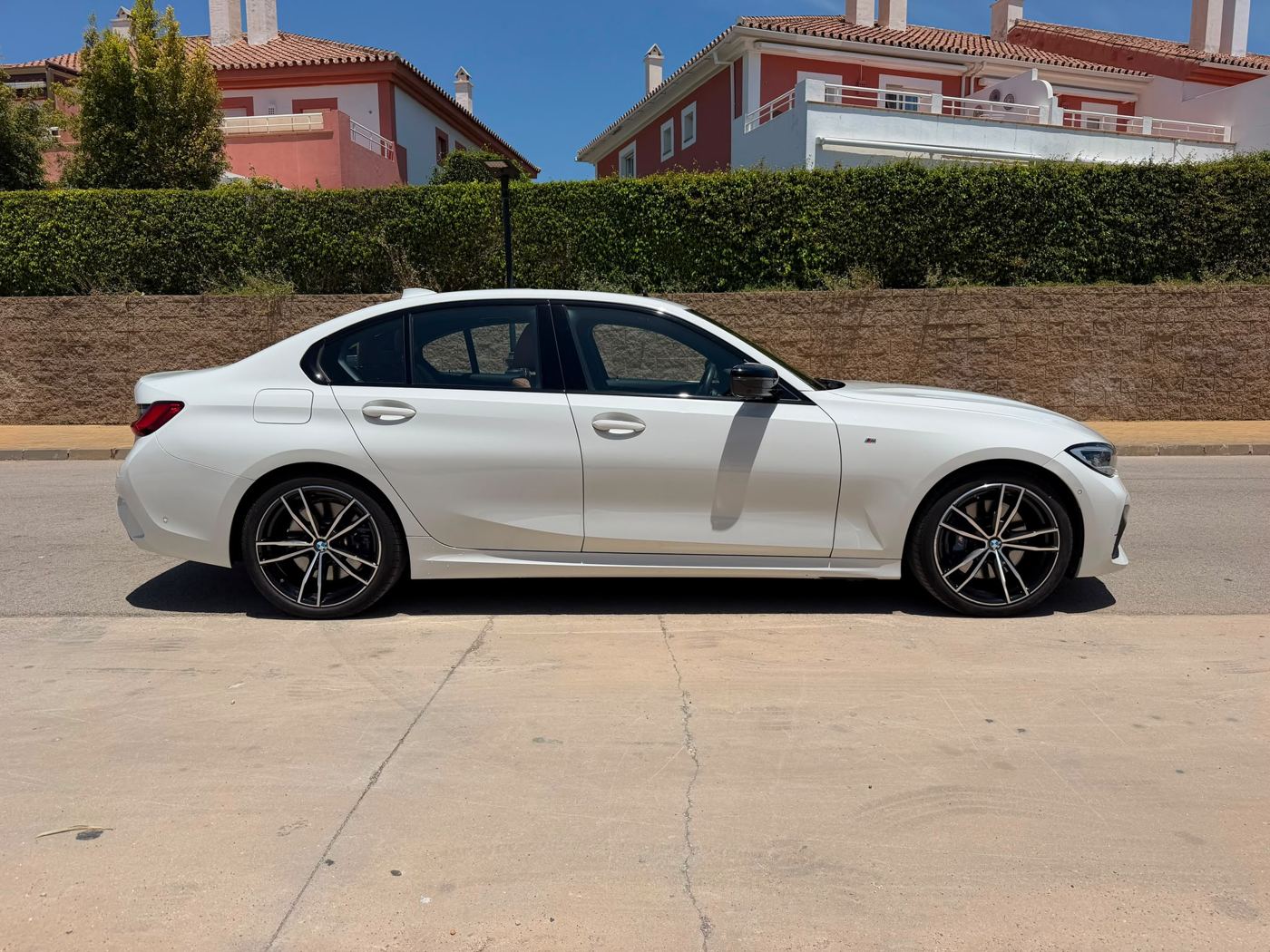 BMW 3 Series M Sport photo 2
