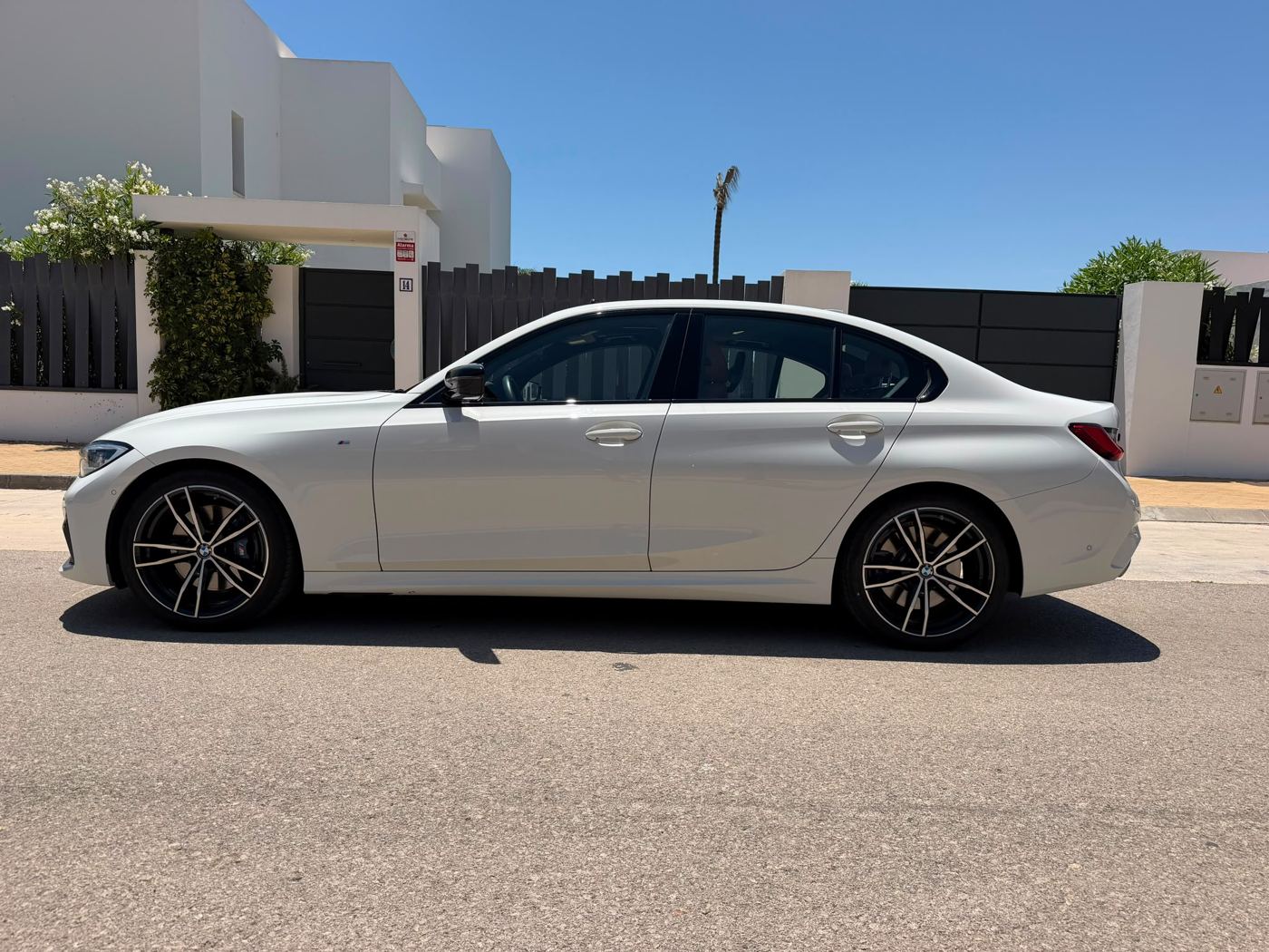 BMW 3 Series M Sport photo 4