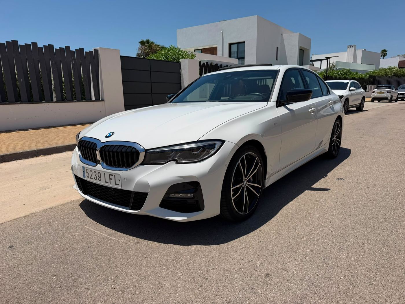 BMW 3 Series M Sport photo 15
