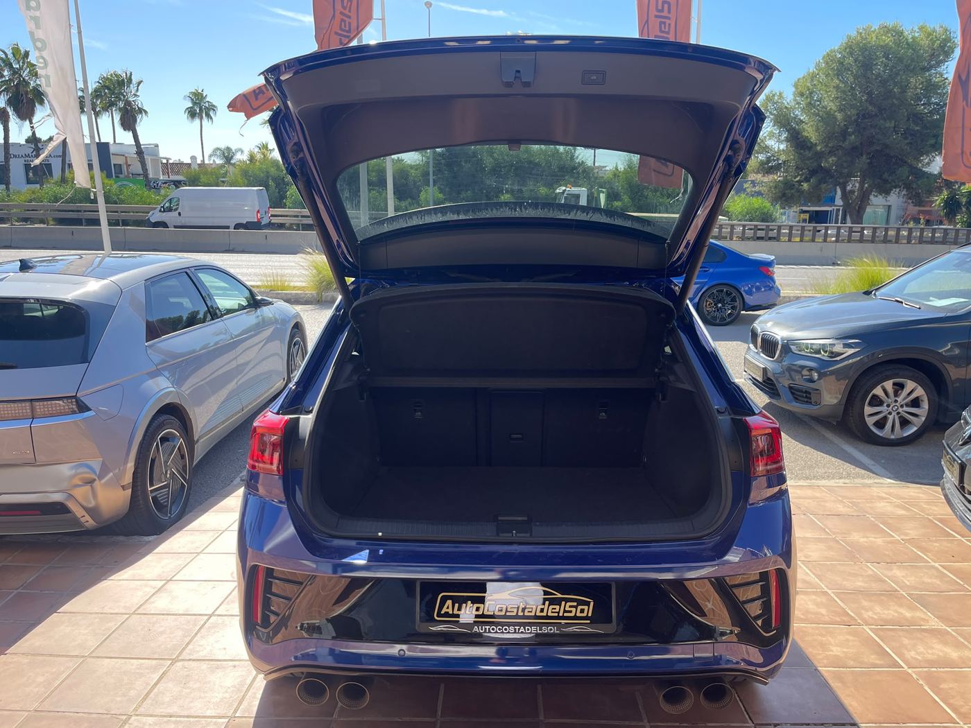 VW T-Roc R photo 2
