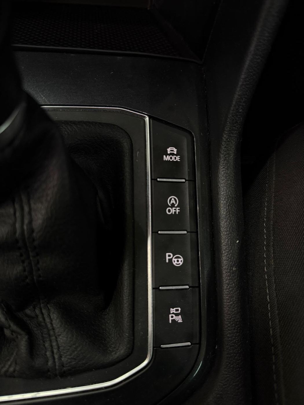 VW Tiguan R-Line photo 11