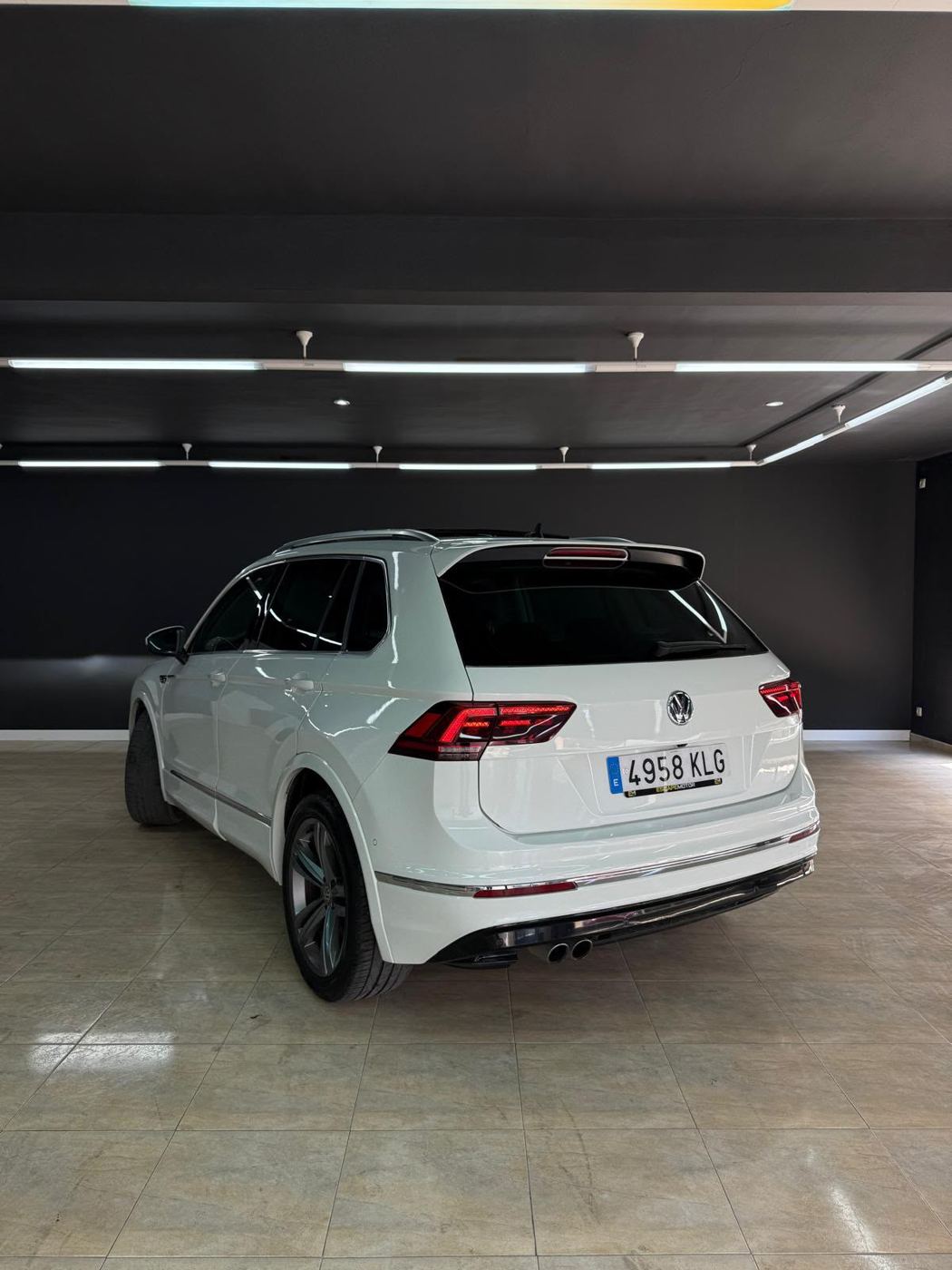 VW Tiguan R-Line photo 13