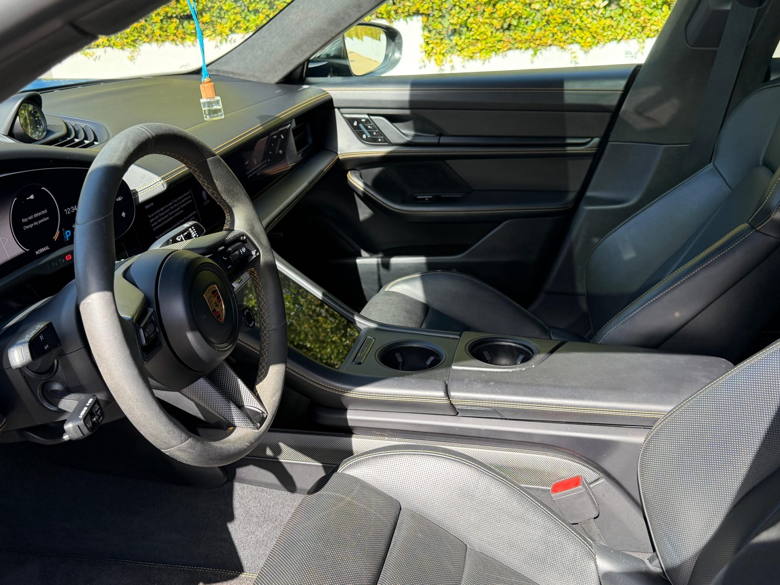 Porsche Taycan Turbo S photo 11